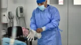 Dr. Rachad Hassan în timpul unei operații, la Art Estetica – Cum sa alegi cel mai bun doctor in rinoplastie?